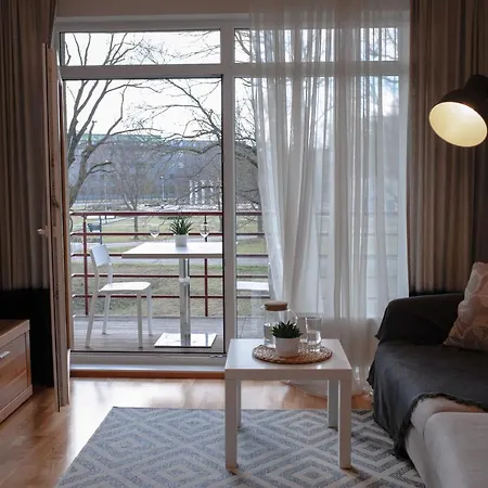 Minimalistic In A Beautiful Neighbourhood. Free Parking.