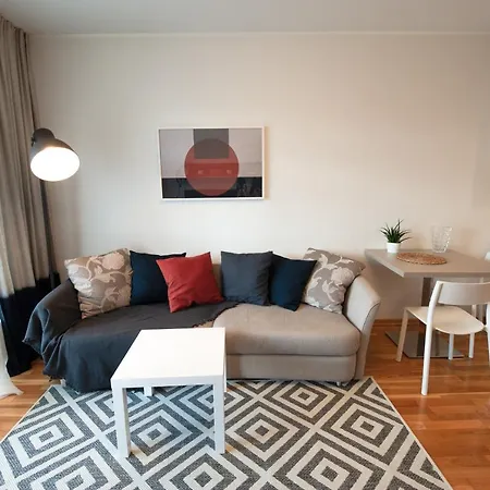 Minimalistic In A Beautiful Neighbourhood. Free Parking. *