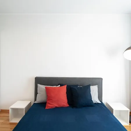 Minimalistic In A Beautiful Neighbourhood. Free Parking. Appartement