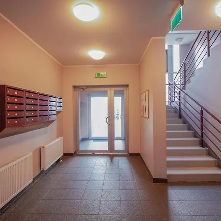 Minimalistic In A Beautiful Neighbourhood. Free Parking.